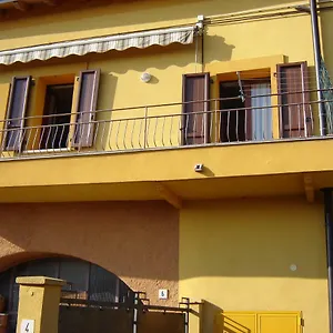 casa-del-sole-appartamento-n-2-white-and-gold-room.it-lombardy.com/